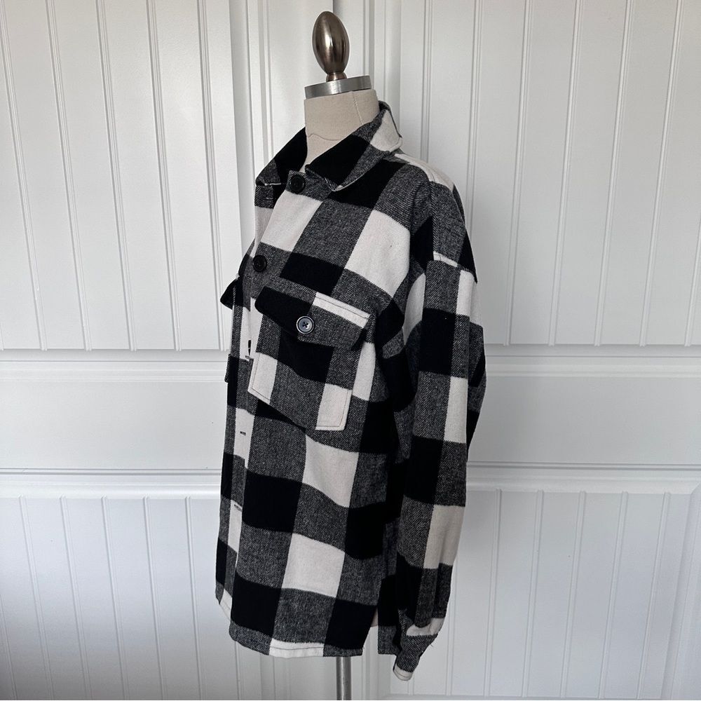 Forever 21 Black and White Buffalo Check Shacket - Picture 2 of 6